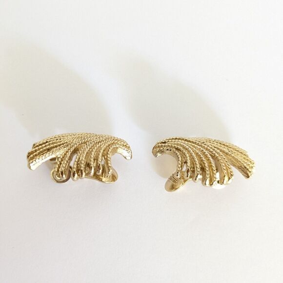 Vintage Monet Mirador Tassle Waterfall Rope Gold Tone Clip-on Earrings Signed - Picture 5 of 10